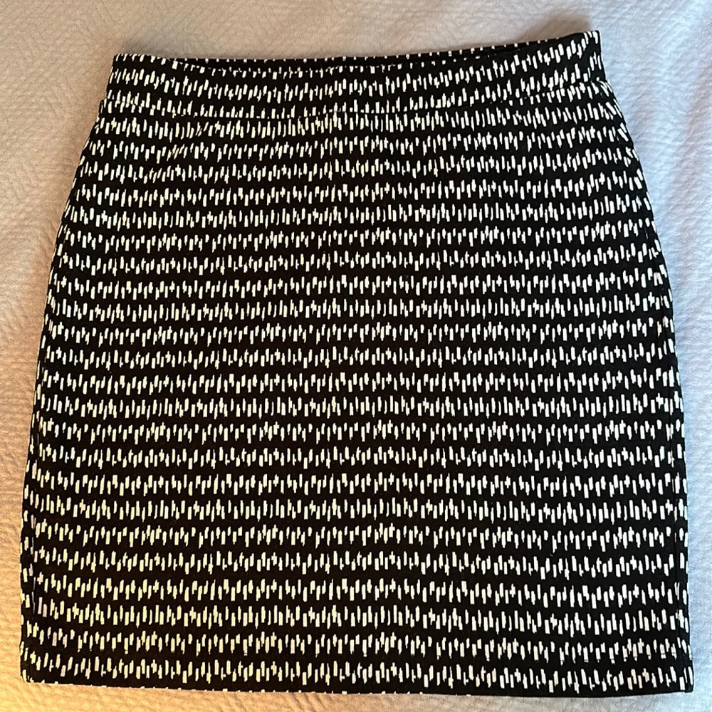 Black and white LOFT skirt